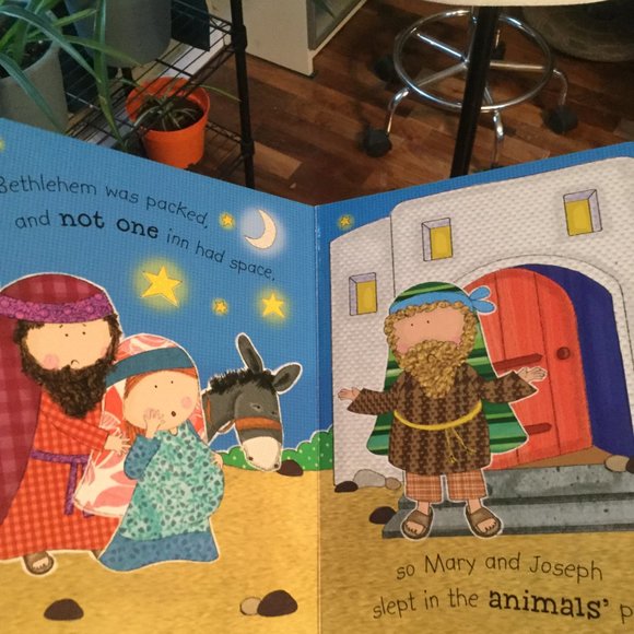 Hard board Christmas Story Book - Picture 3 of 4